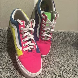 Fun Colorblock print Vans 🟪🟦🟩🟨Gently loved💕Smoke free and pet free home. 💛
